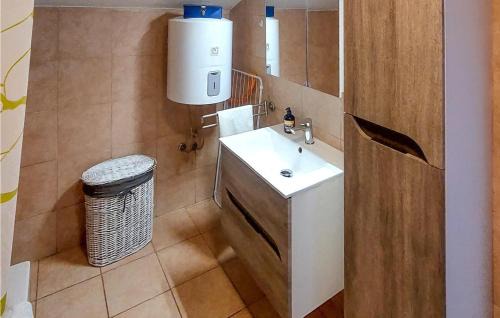 Rudine Casa | 7 Bedroom Stunning Home In Kastel Novi