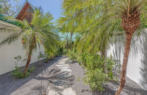 Playa Guiones Casa | Villa Sonita: Villa de 5 dormitorios con camino privado a Playa Guiones!