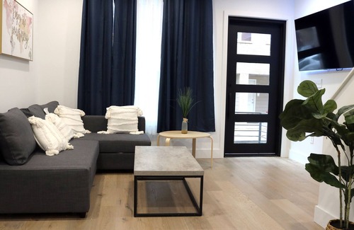 Brewerytown Casa | 7 Beds/3 Baths, Art Museum, Entire House