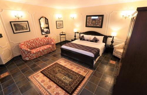 Fern Hill Villa | 7 BHK Luxury Heritage Villa - Rock Ooty