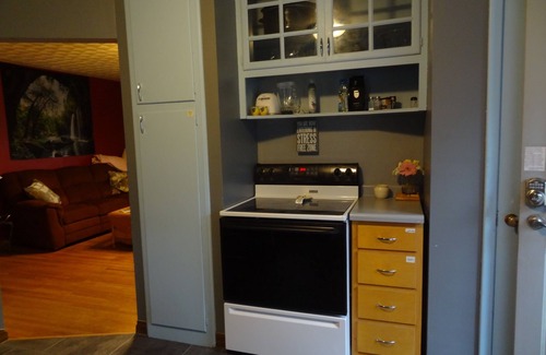 Kutzky Park Casa | 7 blks Mayo Gonda 8 blks St Marys 3 Bed Main Floor