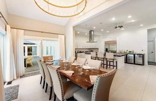 Norwalk Villa | 7 BR Mansion , Celebration Welcomes