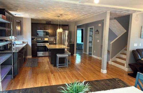 Kingston Casa | 7 BR's, 3 baths, 2 acres. FIREPIT, A/C, Near Narragansett, Newport, URI