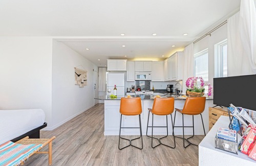 Cayucos Casa | 7 Bungalows | Steps to Pier + Beach | Ocean Views, Outdoor Bar, Firepit, Lounge