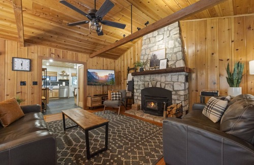 Long Barn Cabina | 7 Cedars Lodge /Modern/Multifamily/AC/ Starlink