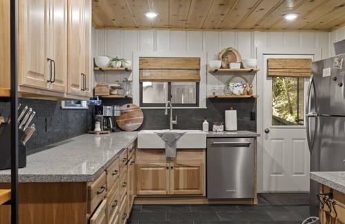 Long Barn Cabina | 7 Cedars Lodge /Modern/Multifamily/AC/ Starlink