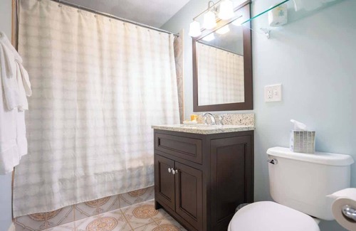 Middletown Casa | #7 | Comfy Room w/King-bed