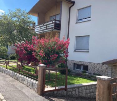 Sempeter pri Gorici Apartamento | 7 Flower Street Apartment