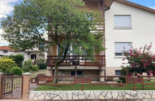 Sempeter pri Gorici Apartamento | 7 Flower Street Apartment
