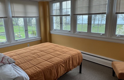 Derby Cama Y Desayuno | 7 GUEST ROOMS - SUNCLIFF FAMILY SUITE ON LAKE ERIE!! Football & Family Fun!