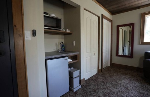 Algonquin Highlands Apartamento | #7 Lodge Room (1 King Bed)