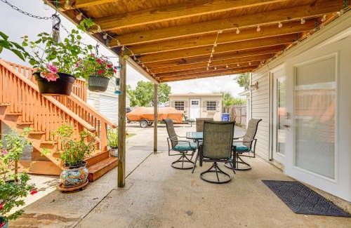 Panama City Apartamento | 7 Mi PCB Beaches, Bays and Sunsets Getaway with Patio