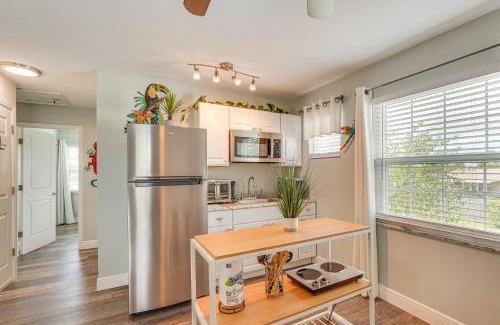 Panama City Apartamento | 7 Mi PCB Beaches, Bays and Sunsets Getaway with Patio