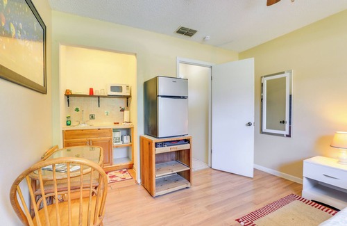 Pinellas Park Apartamento | 7 Mi to Beach: Pinellas Park Studio w/Patio