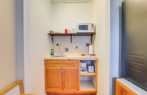 Pinellas Park Apartamento | 7 Mi to Beach: Pinellas Park Studio w/Patio