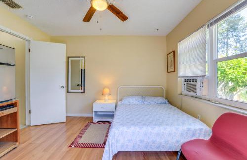 Pinellas Park Apartamento | 7 Mi to Beach Pinellas Park Studio with Patio