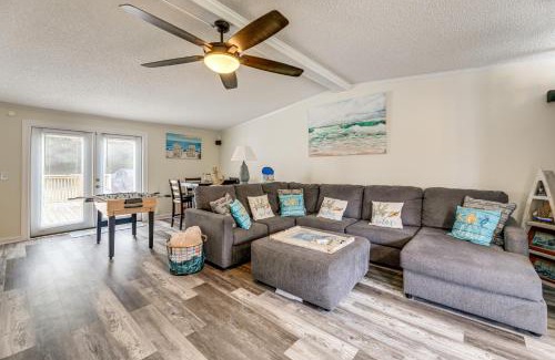 Sneads Ferry Casa | 7 Mi to Beach! Sneads Ferry Family Home with Hot Tub