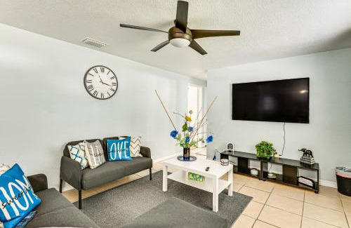 Tampa Casa | 7 Mi to Busch Gardens Tampa Gem with Yard!