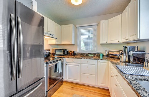 Seneca Condominio | 7 Mi to Clemson Stadiums: Lake Keowee Getaway!