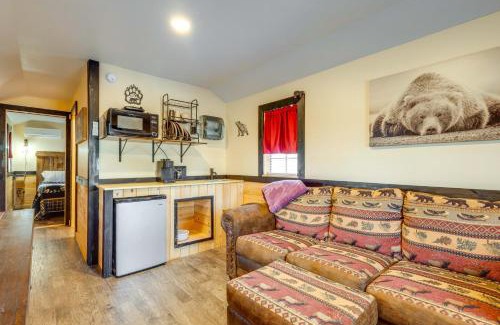 Sevierville Casa | 7 Mi to Dollywood Cozy Cabin with Patio and Grill!