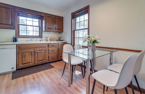 Bedford Apartamento | 7 Mi to Downtown Toledo & Riverfront: Cozy Apt!