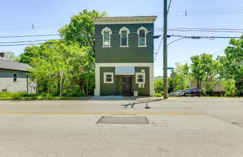 Cincinnati Apartamento | 7 Mi to Dtwn Charming Couples Cove in Cincinnati
