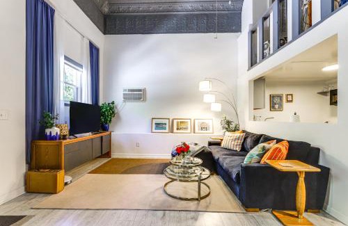 Cincinnati Apartamento | 7 Mi to Dtwn Charming Couples Cove in Cincinnati