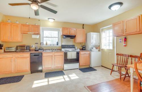 Kettering Casa | 7 Mi to Dtwn Dayton Home in Kettering with Yard