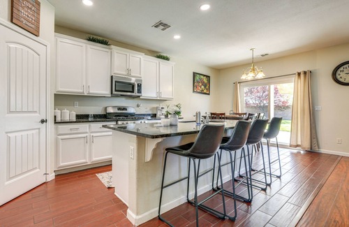 Roseville Casa | 7 Mi to Dtwn: Home w/ Fenced Yard in Roseville!