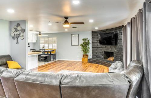 Greenacres Casa | 7 Mi to Dtwn Poolside Paradise in Bakersfield!