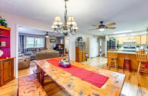 Franklin Casa | 7 Mi to Franklin Peaceful Home with Deck and Yard!