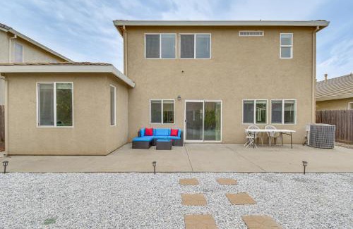 Merced Casa | 7 Mi to Lake Yosemite Family Home with Fenced Yard