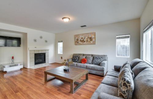 Merced Casa | 7 Mi to Lake Yosemite Family Home with Fenced Yard