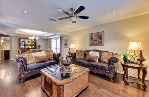 Denton Casa | 7 Mi to Lewisville Lake Spacious Denton Home