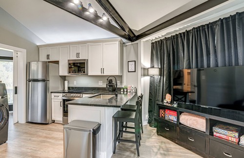 Surfside Beach Condominio | 7 Mi to Ocean: Myrtle Beach Condo w/ Deck