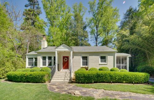 Royal Pines Casa | 7 Mi to The Biltmore Le Canard Cottage with Porch