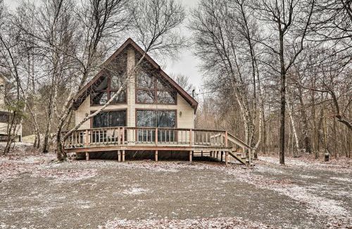 Albrightsville Casa | 7 miles to State Park Poconos Getaway with Deck!