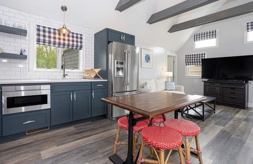 West Dennis Casa | 7 Min-Drive to Beach: Cozy Cottage & Yard