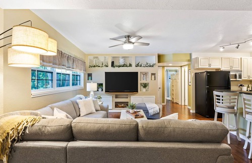 South Pinellas Community Council Casa | Seminole Shores~Private Pool, BBQ, Outdoor Games