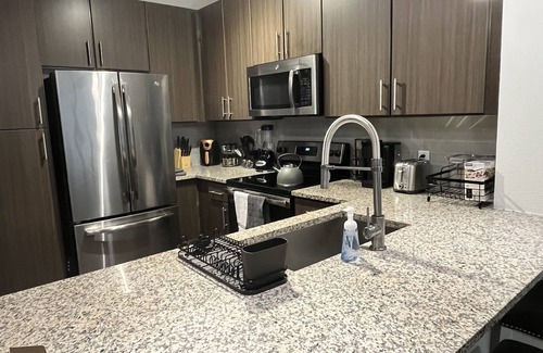 Aldine Apartamento | Your Chic Retreat Near Bush Airport with Free Parking