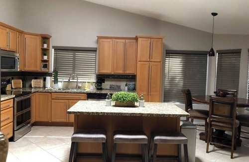 Bell Park Casa | 7 min to Peoria Sports Complex! Putting Green, Pool & Spa!
