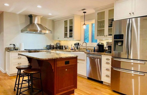 Carrboro Casa | 7 Min to UNC Hospital - Walk to Downtown Carrboro / 20 min to Duke Hospital