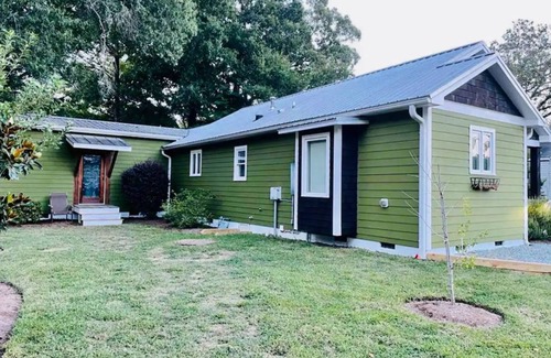 Carrboro Casa | 7 Min to UNC Hospital - Walk to Downtown Carrboro / 20 min to Duke Hospital