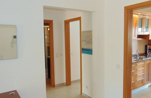Porto de Mos Apartamento | 7 min walk to beach !! 2BR/2BA Apartment, pool, aircon, wifi, secure parking.