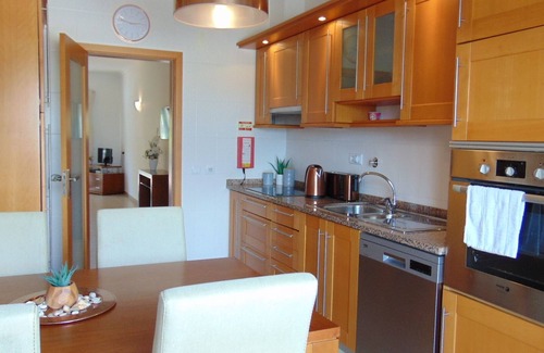 Porto de Mos Apartamento | 7 min walk to beach !! 2BR/2BA Apartment, pool, aircon, wifi, secure parking.