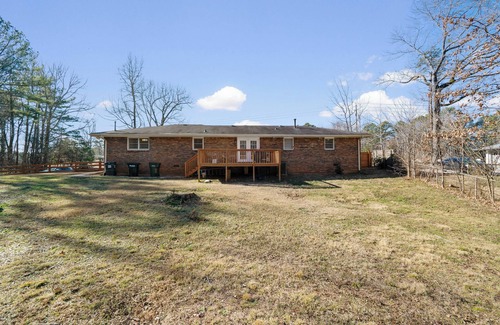 Austell Casa | 7 minutes from Six Flags! Peaceful, Family-sized home in Austell.