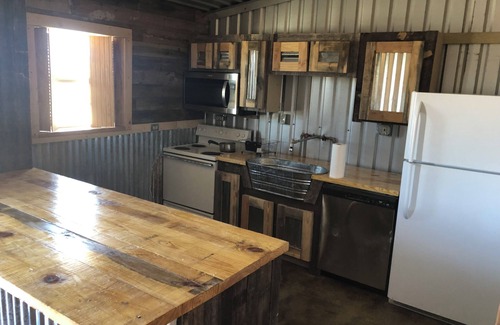 Dublin Cabina | 7 minutes from Stephenville. 2-2, Horse Barn, Turnouts, Practice Arena