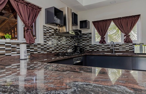 Paradera Casa | 7 minutes to Beautiful beaches, Newly Renovated Luxury Home