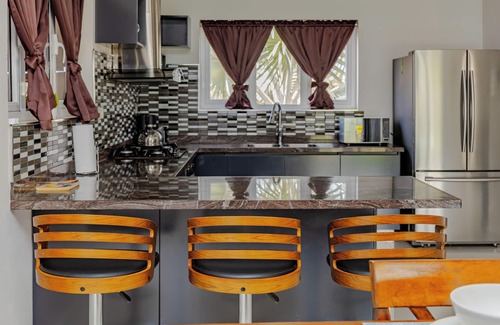 Paradera Casa | 7 minutes to Beautiful beaches, Newly Renovated Luxury Home