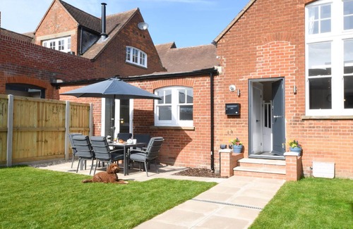 Leiston Cabaña | 7 OLD GRAMMAR SCHOOL, LEISTON, pet friendly, with a garden in Leiston